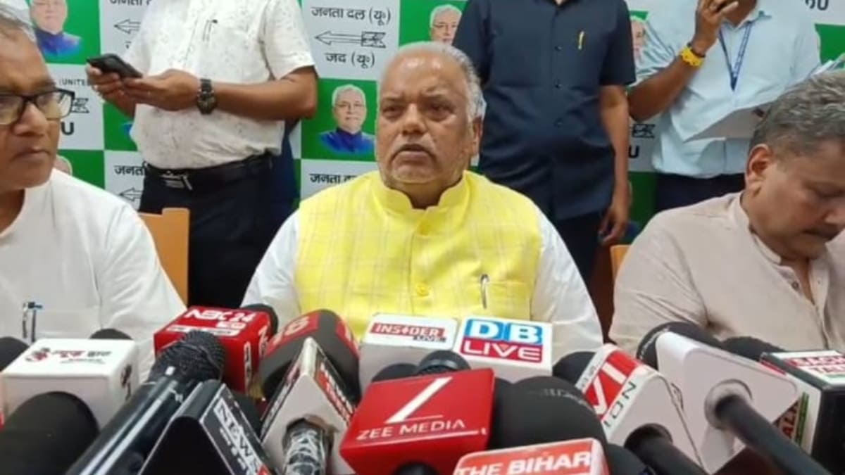 मंत्री श्रवण कुमार ने स्पष्ट की सरकारी नीति: पेट्रोलियम समीक्षा से लेकर सरकारी बसों की सुविधा तक, सब पर दिया जवाब