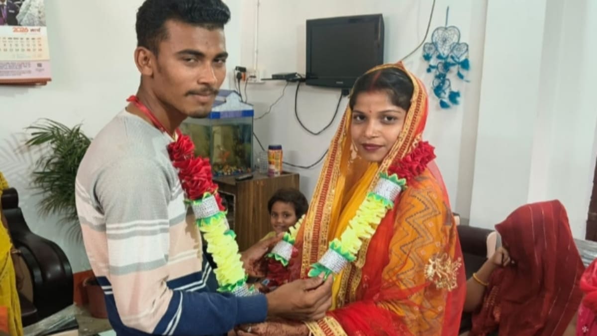 ​सामाजिक बंधनों को तोड़कर एक हुए प्रेमी जोड़े: ग्राम कचहरी बनी गवाह, पंचों की मौजूदगी में रचाई शादी