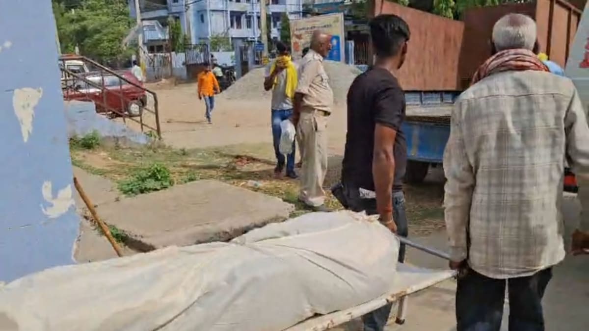 खेत में भिंडी तोड़ने पर आठ लोगों ने महिला को पीट-पीटकर मार डाला, आरोपी फरार