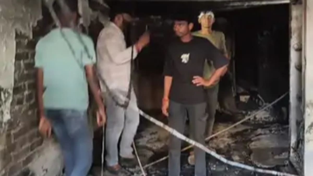 शराब के लिए गिलास न देने पर सुलग उठा बीबीएच कॉफी शॉप, 4 लाख का नुकसान, आरोपी फरार