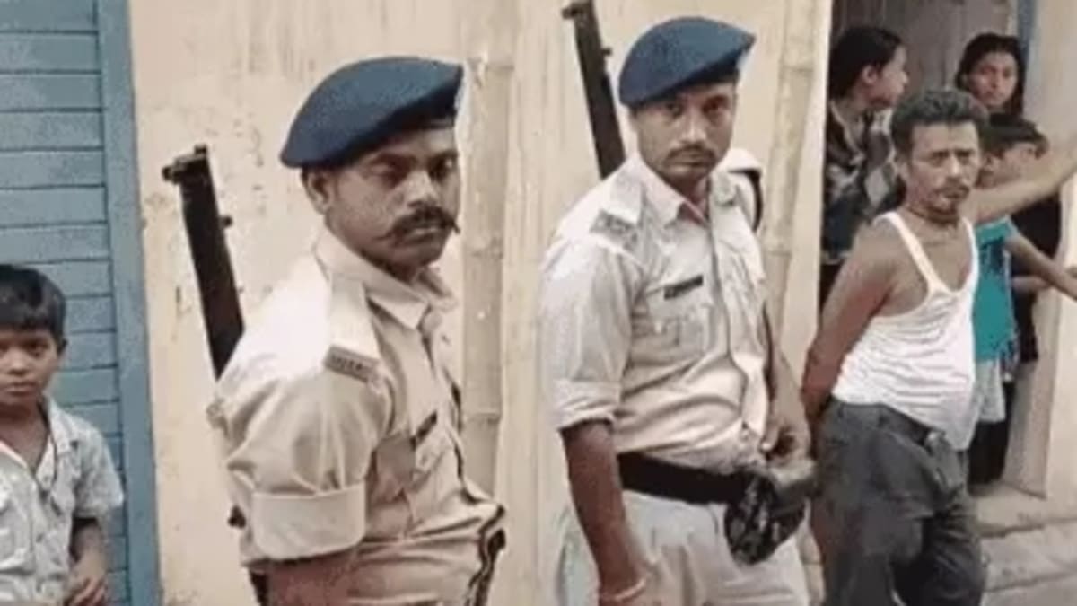 ​राजीवनगर जमीन विवाद: डॉक्टर का दावा- मेरी छाती में लगी गोली, पुलिस बोली- सिर्फ मारपीट हुई