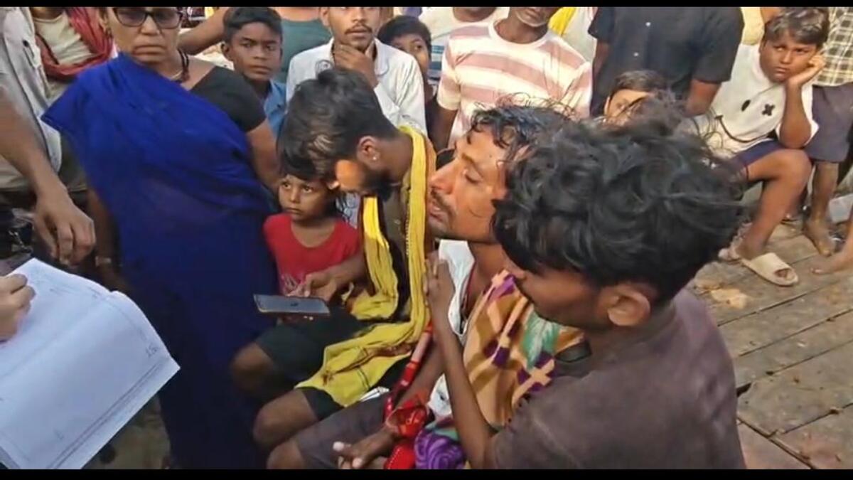 बाढ़ नाव हादसा: सब्जी तोड़ने जा रहे लोगों की नाव पलटी, सात को बचाया गया, दो शव बरामद, 5 लापता रेस्क्यू ऑपरेशन जारी