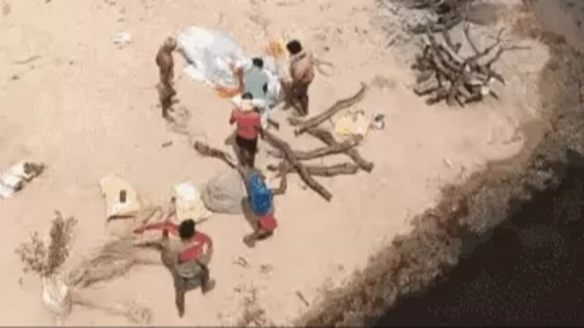 13 साल के बेटे का बेरहमी से कत्ल: पिता ने धूप में खड़ा कर पीटा, तड़प-तड़प कर हुई मौत, सौतेली मां और बाप गिरफ्तार