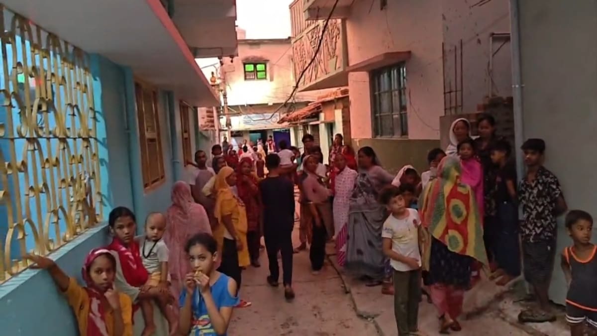 रंग-पेंट और जल निकासी विवाद ने लिया खूनी रूप, दो पक्षों में जमकर चले पत्थर और चलीं गोलियां