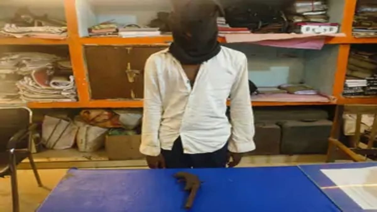 ​दानापुर पुलिस ने तोड़ी शराब तस्करी की कमर, ई-रिक्शा से भारी खेप बरामद हथियार के साथ एक आरोपी भी गिरफ्तार