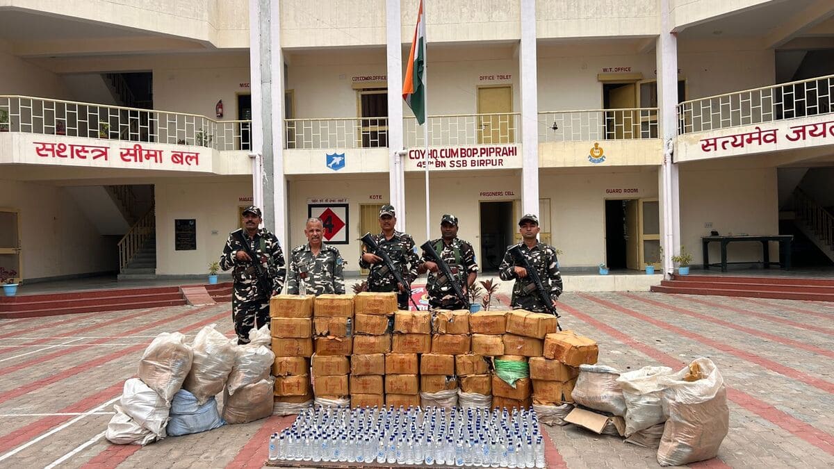 SSB की ताबड़तोड़ कार्रवाई: कोसी नदी के जरिए तस्करी की कोशिश नाकाम, 720 लीटर शराब के साथ नाव जब्त