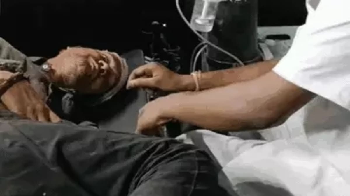 ​पटना में इलाज के बजाय मिला रेफरल का दर्द, एंबुलेंस में लावारिस बना रहा घायल, घंटे भर बाद मिला इलाज