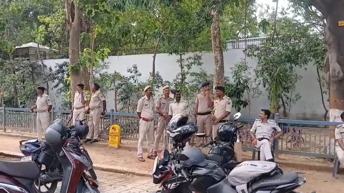 राबड़ी देवी के आवास पर बढ़ा सियासी तनाव: 10 सर्कुलर रोड खाली करने को लेकर पुलिस की भारी तैनाती