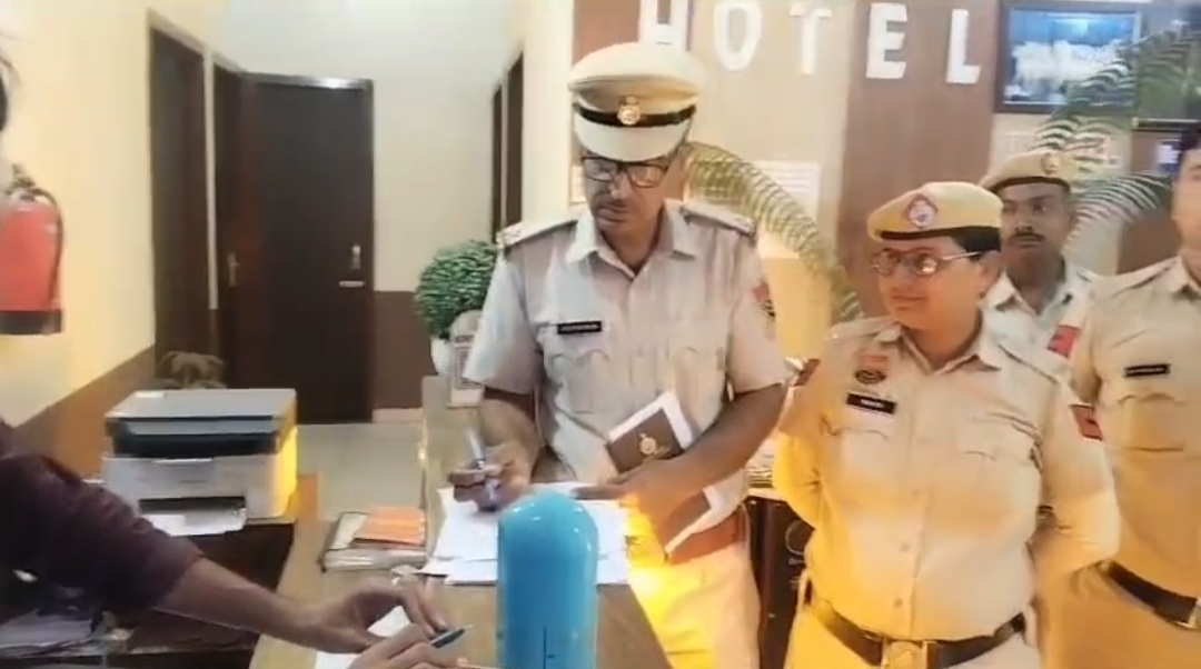 नारनौल में पुलिस का बड़ा एक्शन: होटलों पर छापेमारी, अवैध गतिविधियों पर सख्त चेतावनी