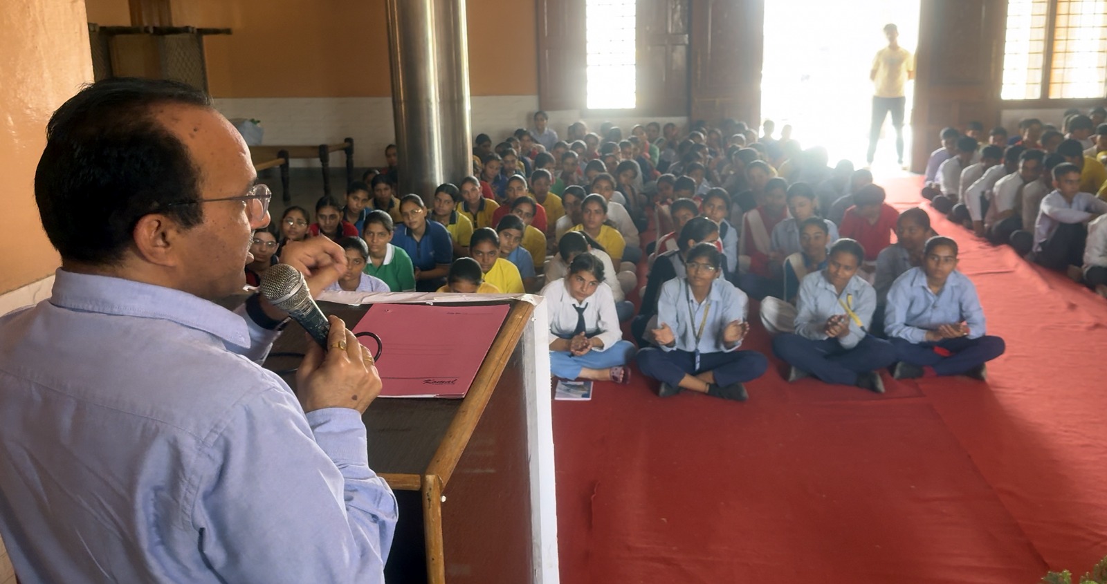 परिवार व देश की तरक्की के लिए सही राह का चयन करे युवा : चेयरमैन डा. पवन कुमार शर्मा