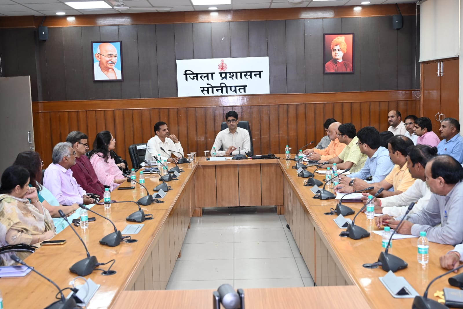 विशेष गहन पुनरीक्षण कार्यक्रम को लेकर सोनीपत में एडीसी अजय चोपड़ा की अध्यक्षता में अहम बैठक, 15 जून से घर-घर सर्वे शुरू