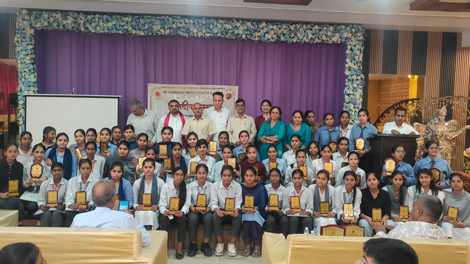 ज्ञानदीप सम्मान समारोह में 200 से अधिक मेधावी विद्यार्थियों का सम्मान, TIT&S भिवानी ने किया आयोजन