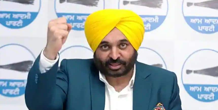 मोहाली के गांव सनेटा में CM भगवंत मान की ‘लोक मिलनी’, मौके पर सुनीं शिकायतें और दिए त्वरित समाधान के निर्देश