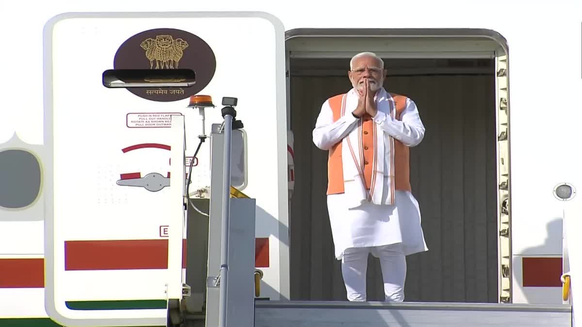 सेशेल्स दौरा पूरा कर दिल्ली लौट रहे पीएम मोदी: रवाना होने से पहले भारतीय समुदाय से मिले, बापू को दी श्रद्धांजलि
