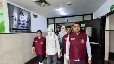कहीं आपके पास भी नकली OPPO-OnePlus तो नहीं ? दिल्ली में नकली मोबाइल बनाने वाली फैक्ट्री का भंडाफोड़, दो गिरफ्तार