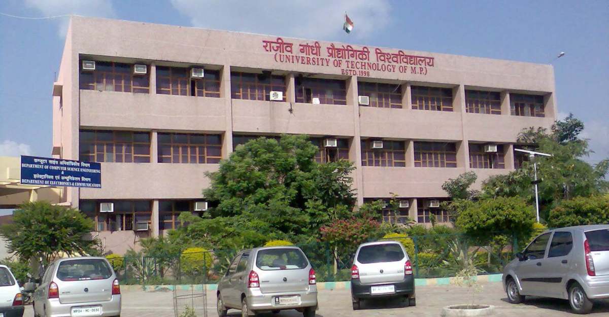 RGPV को 3 हिस्सों में बांटने की तैयारी पर सियासत: कांग्रेस की चेतावनी- ‘नाम बदला तो ईंट का जवाब पत्थर से देंगे’, बीजेपी का तंज- ‘कांग्रेस ने एक ही खानदान के लिए शास्त्री-बोस को भुलाया’