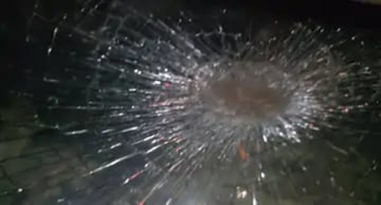 प्रचार के दौरान इनेलो जिलाध्यक्ष की कार पर पथराव, शीशा टूटा