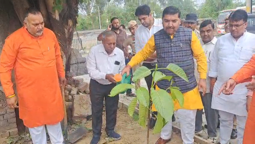 करनाल में केंद्रीय मंत्री मनोहर लाल के जन्मदिन पर हवन, पौधारोपण और रक्तदान शिविर