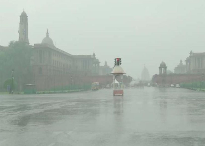 Delhi weather: भीषण गर्मी के बीच बदला मौसम का मिजाज, तेज आंधी और बूंदाबांदी से मिली राहत