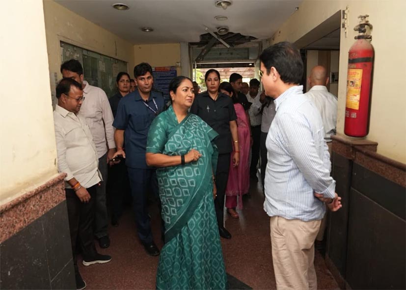 CM रेखा गुप्ता का ई-सब-रजिस्ट्रार कार्यालय पर औचक निरीक्षण, बदहाल व्यवस्था देख अधिकारियों को लगाई फटकार