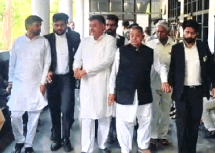 रेखा शर्मा के बयान पर कोर्ट पहुंचे विधायक चंद्रमोहन: क्रिमिनल-सिविल केस दायर, बोले—पिता के खिलाफ कुछ नहीं सुनूंगा