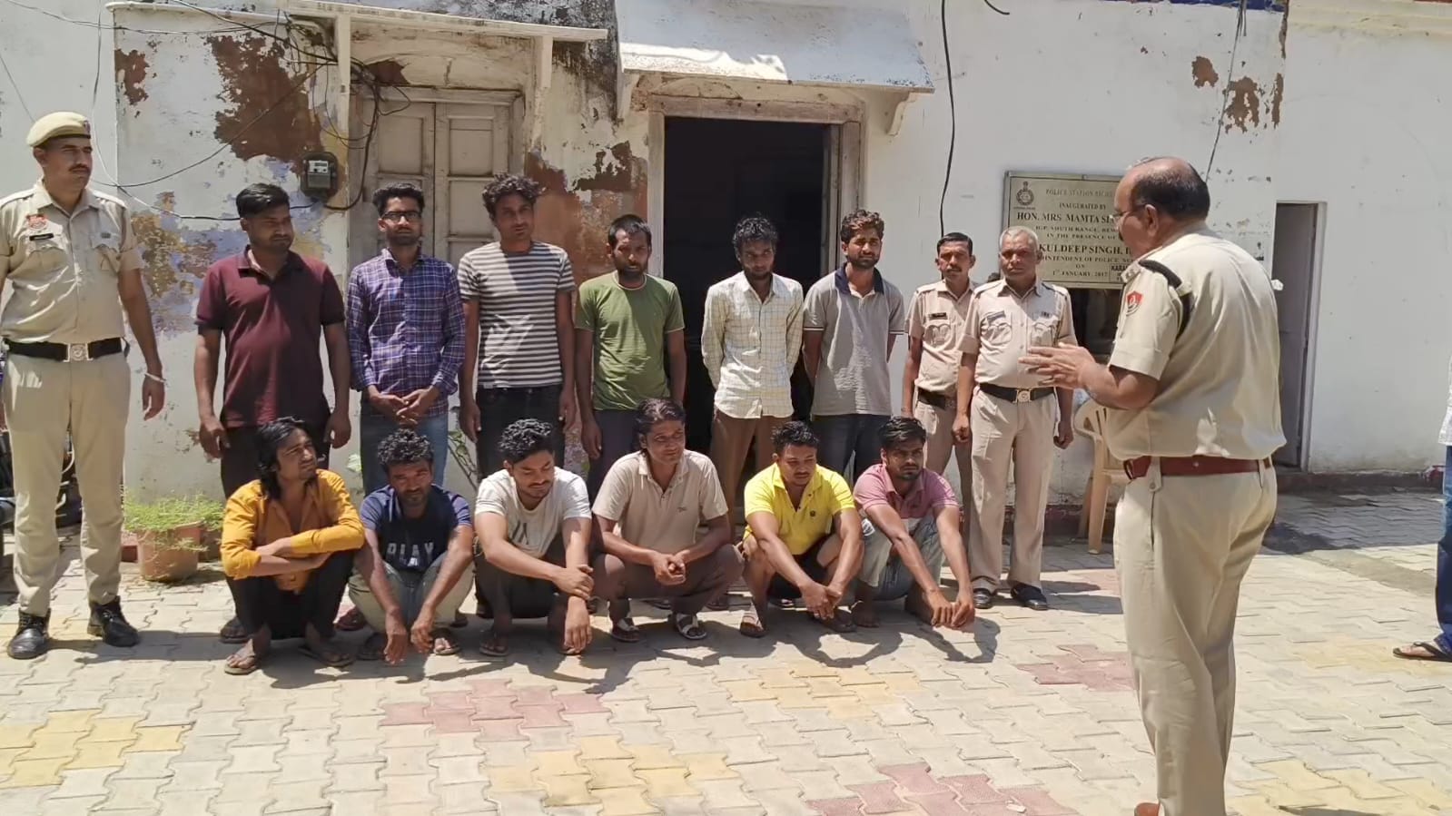 बिछौर थाना पुलिस की कार्रवाई,12 संदिग्ध काबू 2 वांछित आरोपी गिरफ्तार