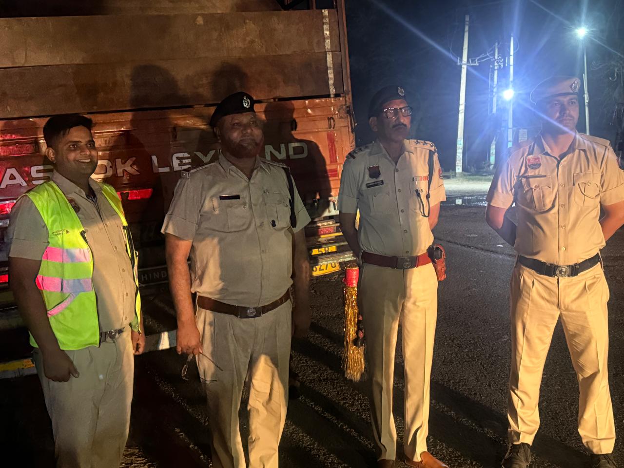 तावडू पुलिस का गौ तस्करों पर बड़ा प्रहार, कैंटर समेत 15 गौधन बरामद