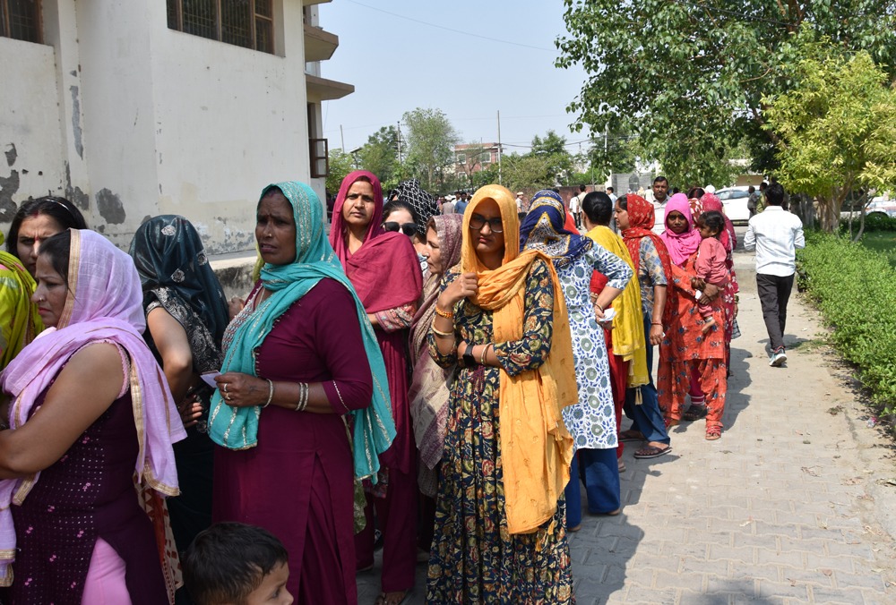 रेवाड़ी निकाय चुनाव: धारूहेड़ा में 72.4 और रेवाड़ी में 64.8 प्रतिशत मतदान, कड़ी सुरक्षा के बीच वोटिंग संपन्न
