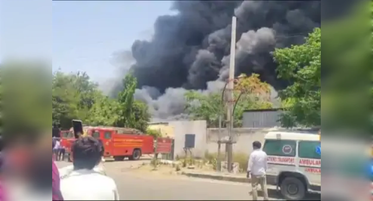 बावल इंडस्ट्रियल एरिया में भारी बवाल: केमिकल कंपनी में लगी भीषण आग, एक के बाद एक कई धमाकों से दहला इलाका