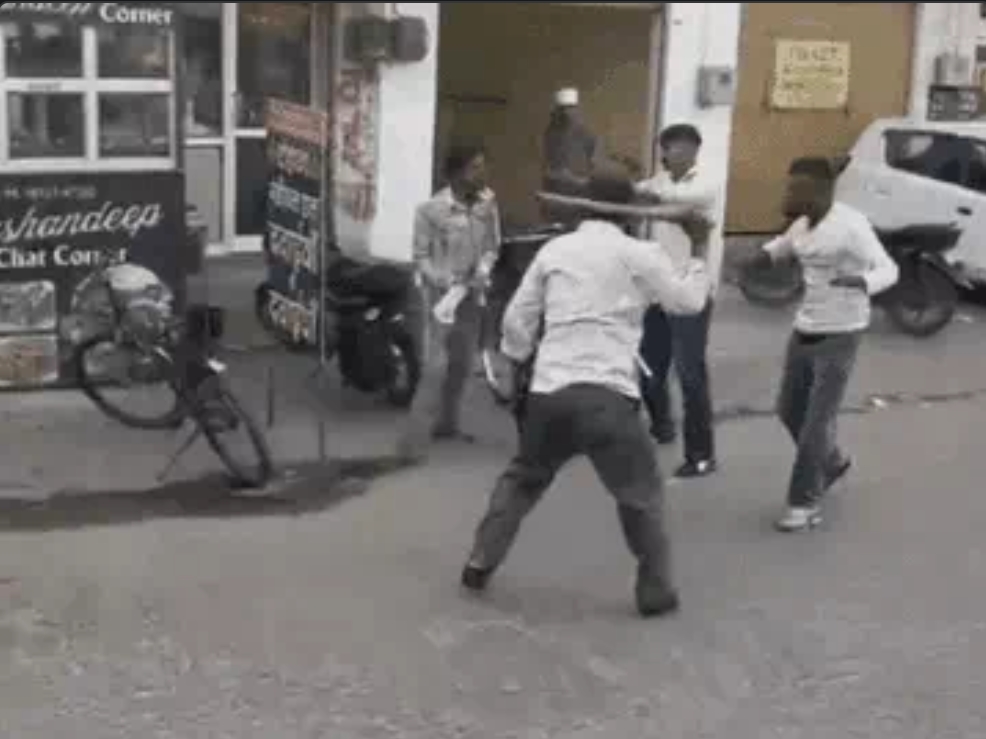 टोहाना में बवाल: सवारी बैठाने को लेकर ऑटो और ई-रिक्शा चालकों में खूनी संघर्ष, लाठी-डंडे चले, चंडीगढ़ रोड जाम