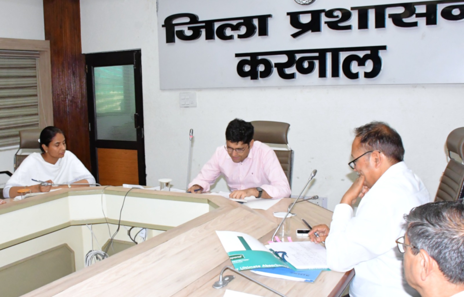 करनाल में पंचायत विकास कार्यों की समीक्षा, इंद्री स्विमिंग पूल जून अंत तक होगा तैयार