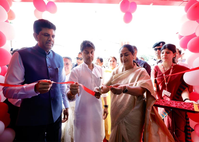 दिल्ली में सीएम रेखा गुप्ता और ज्योतिरादित्य सिंधिया ने किया पहले मॉडल पोस्ट ऑफिस का उद्घाटन