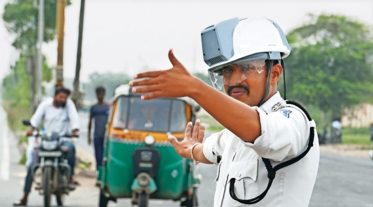 तपती धूप में ट्रैफिक जवानों को मिली ‘कूल’ राहत, दिल्ली पुलिस ने शुरू किया AC हेलमेट ट्रायल