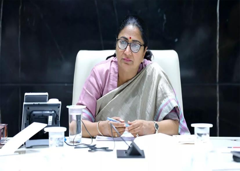 CM रेखा गुप्ता का बड़ा फैसला; दिल्ली में दफ्तरों के समय में बदलाव, ईंधन बचत के लिए 90 दिन का विशेष अभियान शुरू