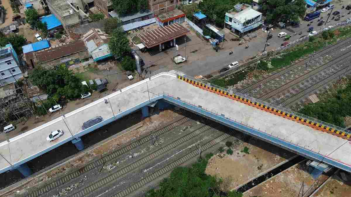 90 डिग्री ब्रिज पर भारी पड़े इंजीनियर: पुल सुधरने से पहले PWD ने अधिकारियों को किया बहाल, कांग्रेस ने कसा तंज  