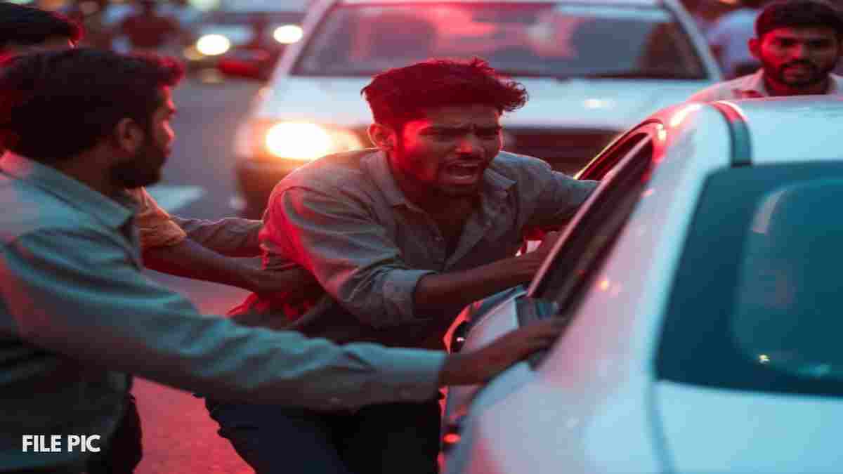 शादी टूटी तो रची साजिश: बीच चौराहे से युवक का अपहरण, फिल्मी स्टाइल में पुलिस ने बचाई जान 