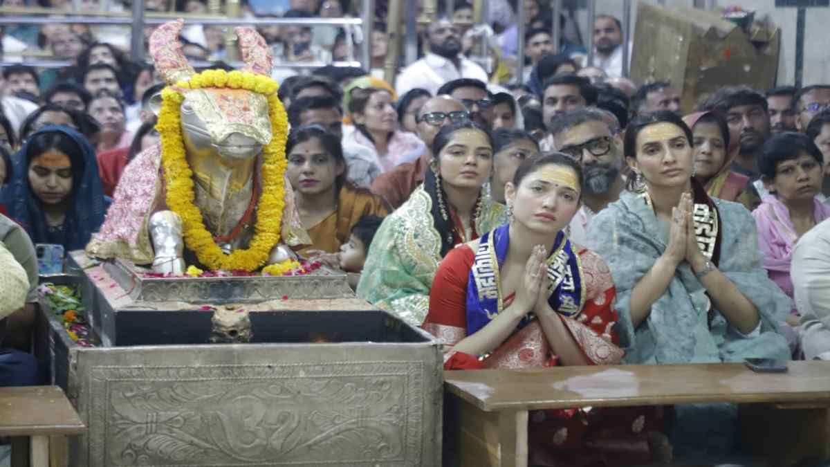 महाकाल की शरण में एक्ट्रेस तमन्ना भाटिया: भस्म आरती में हुईं शामिल, माथे पर त्रिपुंड लगाकर भक्ति में दिखी लीन