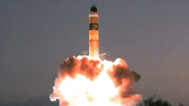 भारत ने किया एडवांस अग्नि-5 मिसाइल का सफल परीक्षण: एक बार में कई टार्गेट्स पर कर सकता है हिट, 5000KM की रेंज ; खौफ में चीन-PAK