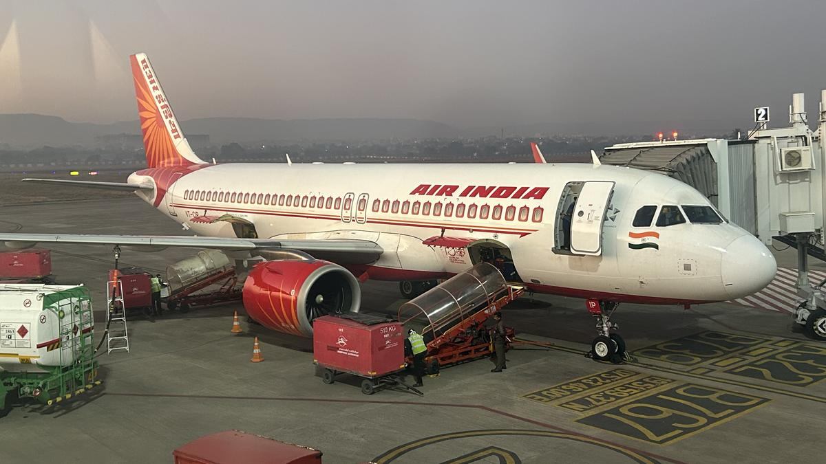 Air India: एअर इंडिया की फ्लाइट में खराबी, 8 घंटे तक हवा में रहने के बाद वापस लौटी, दिल्ली से सैन फ्रांसिस्को जा रही थी