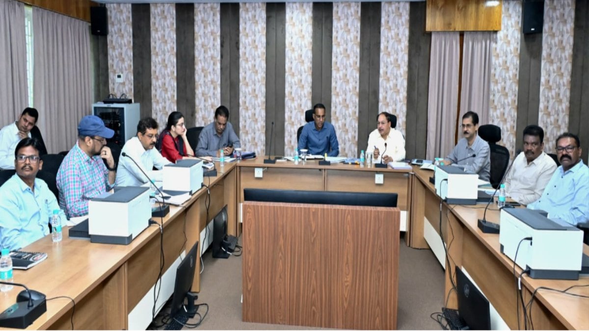 PWD सचिव ने की समीक्षा बैठक: निर्माण कार्यों में गुणवत्ता और तेजी सुनिश्चित करने के दिए निर्देश