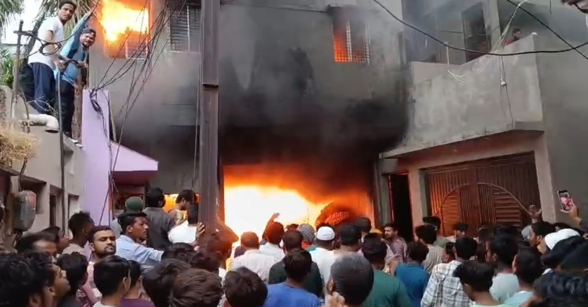 रस्सी गोदाम में ‘अग्निकांड’: जिंदा जलने से बचा परिवार, लाखों का सामान खाक, दमकल के देरी से पहुंचने पर भड़के लोग