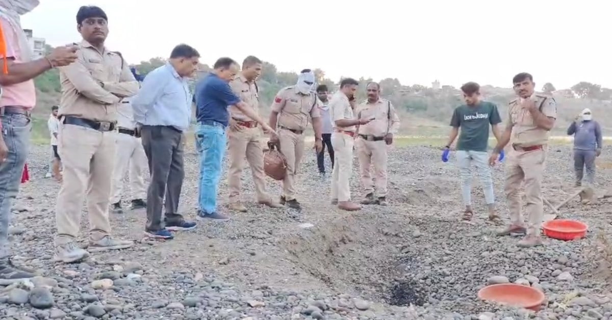 दोस्ती का खौफनाक अंत! युवक की हत्या कर श्मशान घाट में गाड़ दिया शव, ऐसे खुला राज