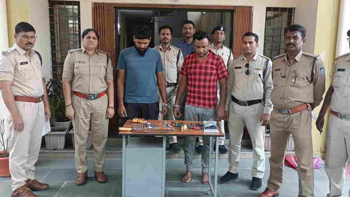 फर्जी इंजीनियर बनकर मोबाइल टावर से 1.5 लाख का केबल उड़ाया, नेपानगर पुलिस ने 2 को दबोचा, 2 फरार