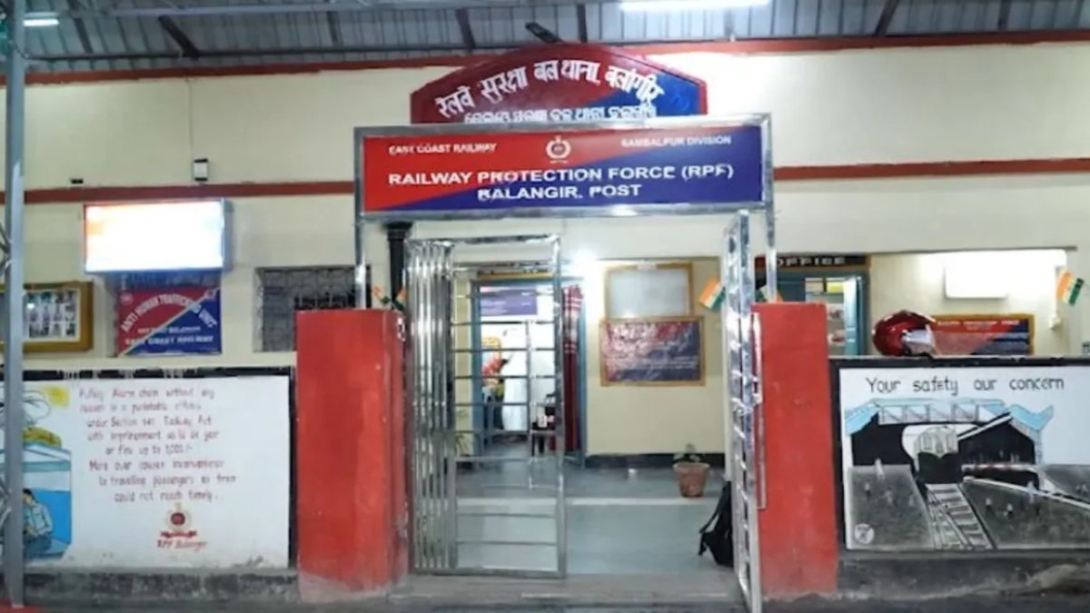 रेलवे स्टेशन से 17 बाल श्रमिक मुक्त: छत्तीसगढ़ का ठेकेदार हिरासत में