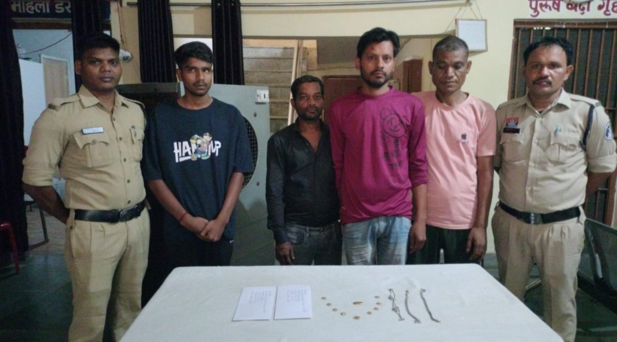 अधिवक्ता के घर हुई चोरी का खुलासा: व्यापारी के साथ चार आरोपी गिरफ्तार, नगद सहित लाखों के गहने बरामद