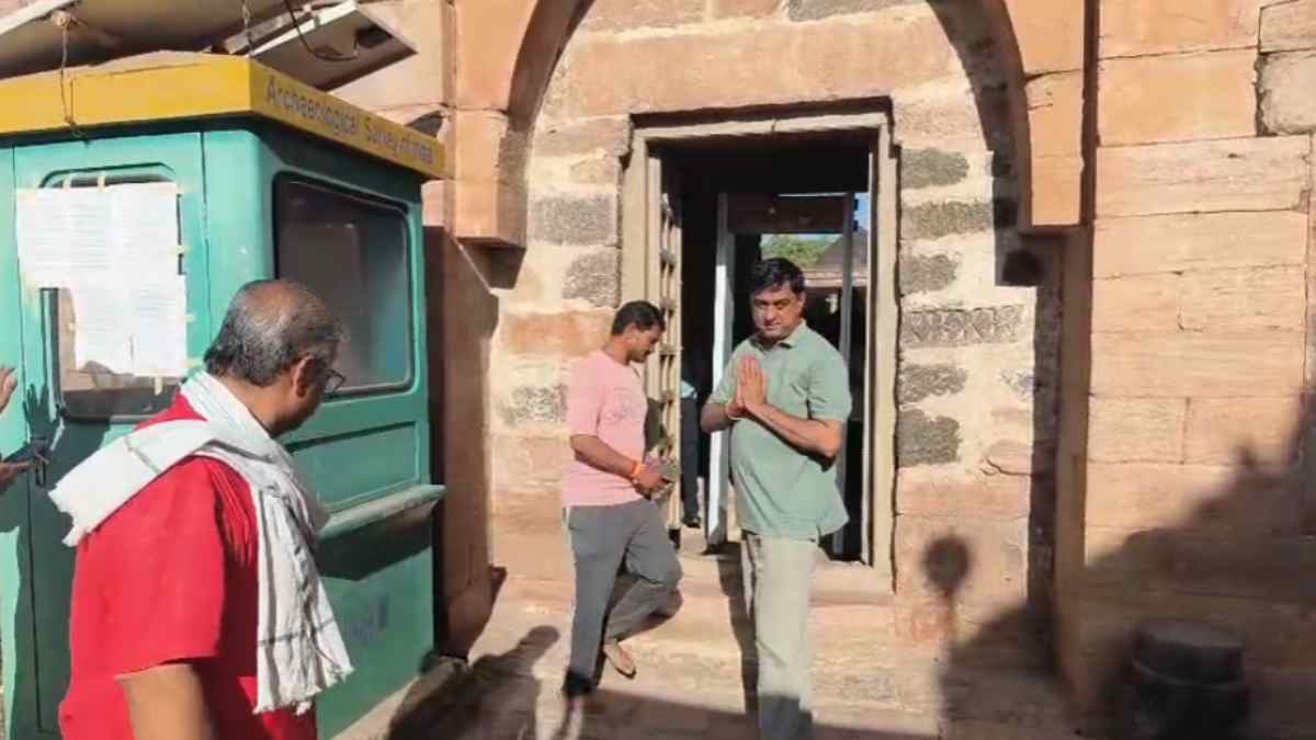 भोजशाला मंदिर में हिंदू संगठन ने किए दर्शन, मां वाग्देवी को अर्पित किए पुष्प, मुस्लिम पक्ष के सुप्रीम कोर्ट जाने पर जानिए क्या कहा