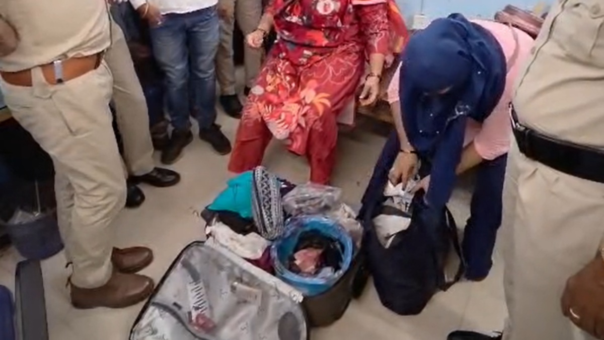 CG News : सूटकेस में गौमांस लेकर पहुंची महिलाएं, बिलासपुर रेलवे स्टेशन पर पकड़ाई