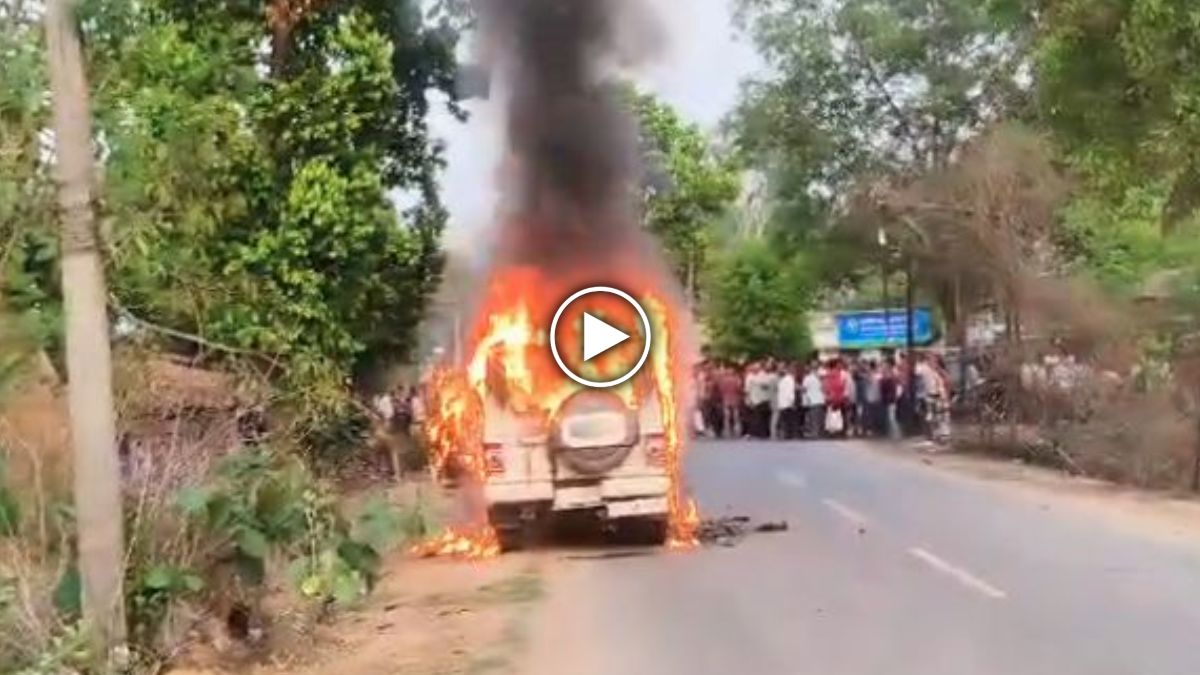VIDEO : सड़क किनारे खड़ी बोलेरो में लगी भीषण आग, अंदर बैठा बच्चा बाल-बाल बचा