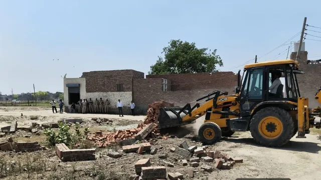 पानीपत में अवैध कॉलोनियों पर चला पीला पंजा , 29 गलियां और 18 प्लॉटों की नींव तोड़ी