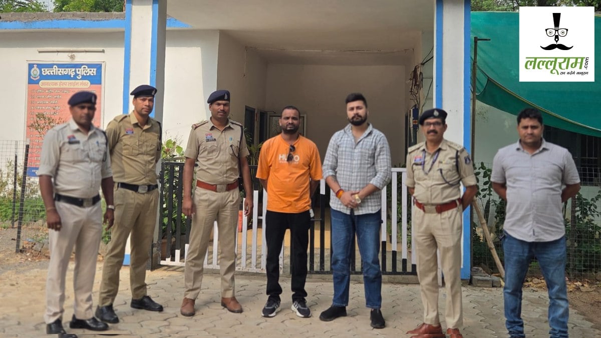 गौ तस्करी को लेकर विवाद : पूर्व सरपंच से मारपीट और गाली-गलौच, सतनामी समाज के प्रदर्शन के बाद गोल्डी शर्मा समेत 2 आरोपी गिरफ्तार
